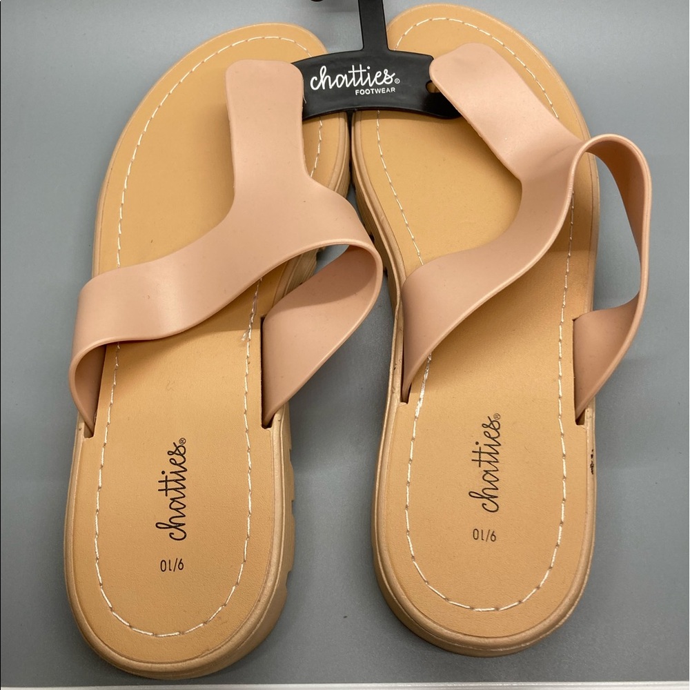 NWOT Chatties Footwear